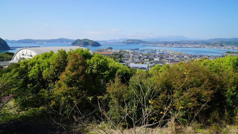 かどがわ温泉「心の杜」 新緑に包まれた「心の杜 多目的広場」展望台