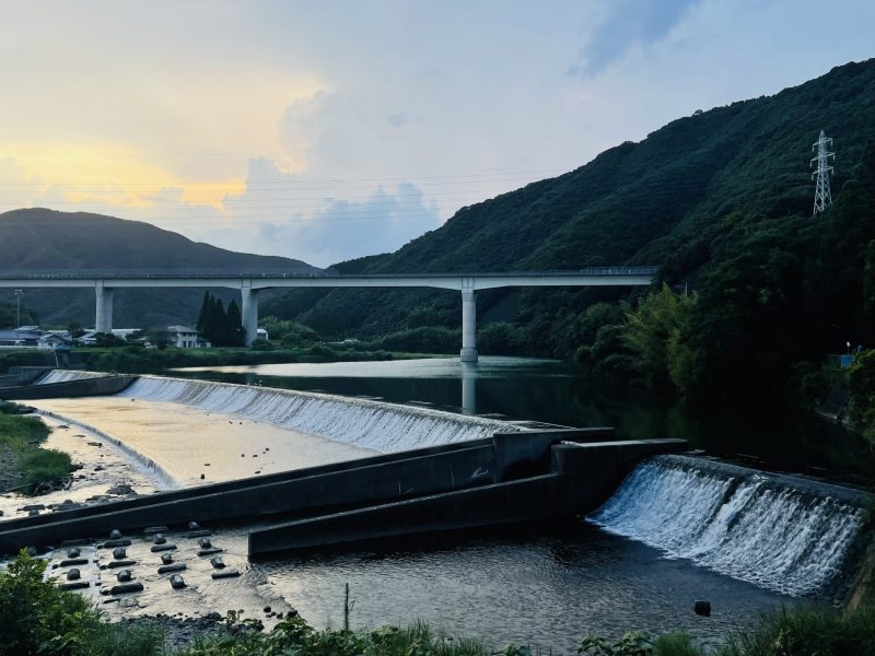 小園井堰（こぞのいせき） 門川町随一の規模を誇る農業用かんがい井堰。江戸時代に地元の人の手によって造られました