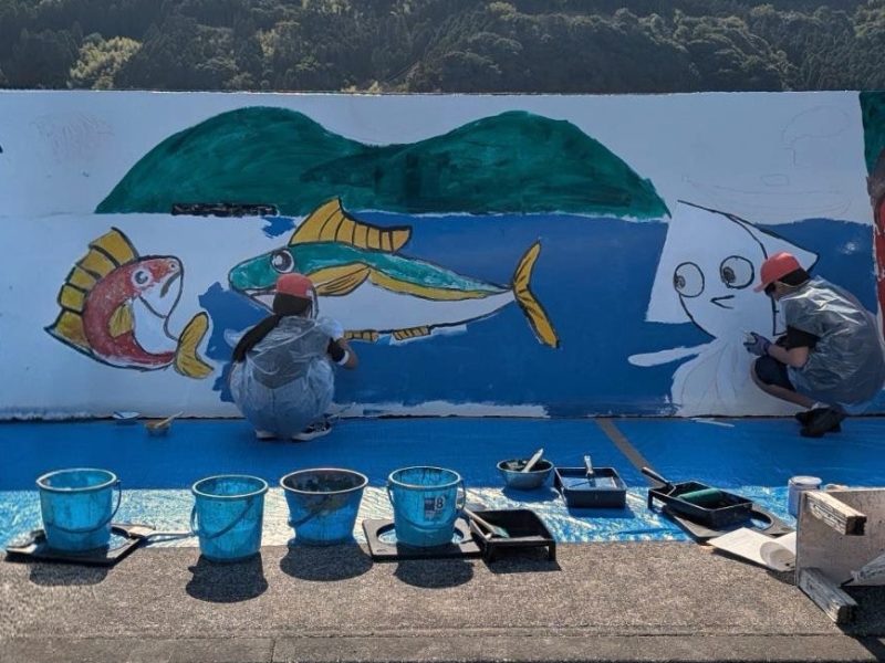 わんぱく壁画 町内３つの小学６年生が「ふるさと門川」をテーマに描く作品を見にきな～い(訳：見に来て～)